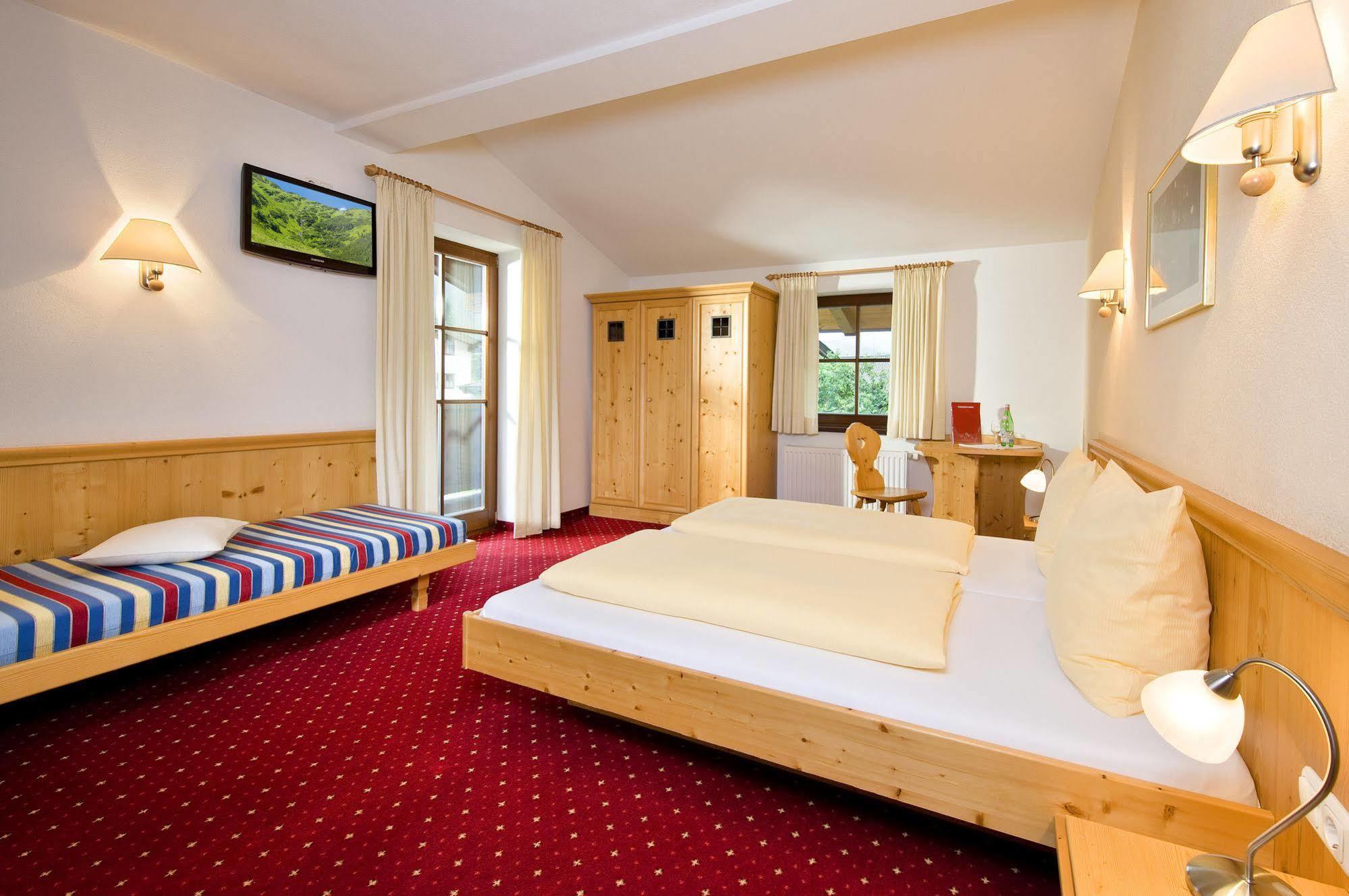Hotel Reitlwirt Brixen im Thale Room photo